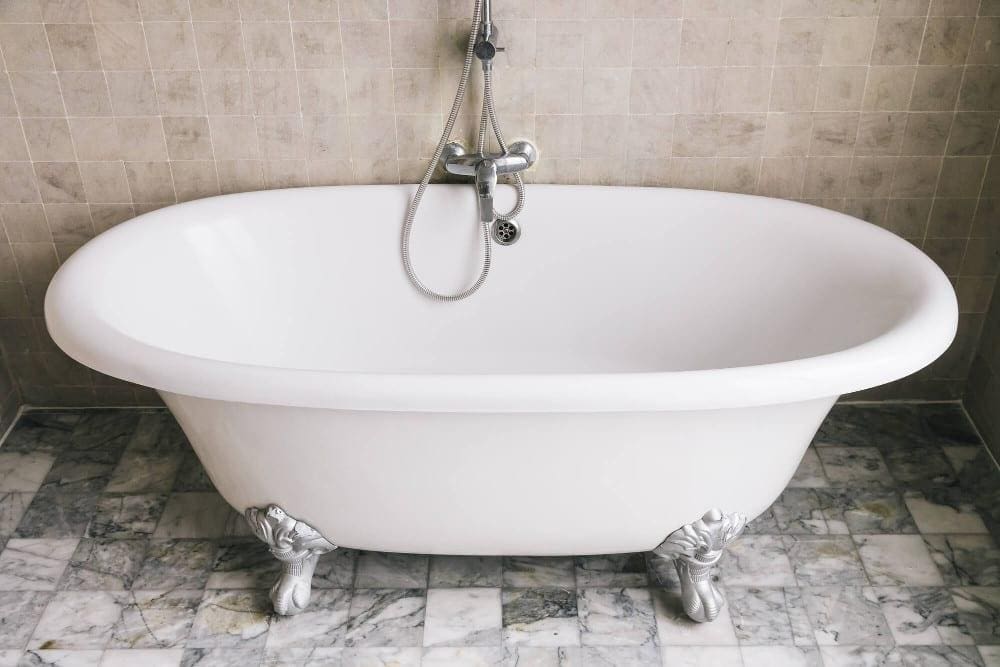 Things You Should Know Before Refinishing Your Bathtub. 1