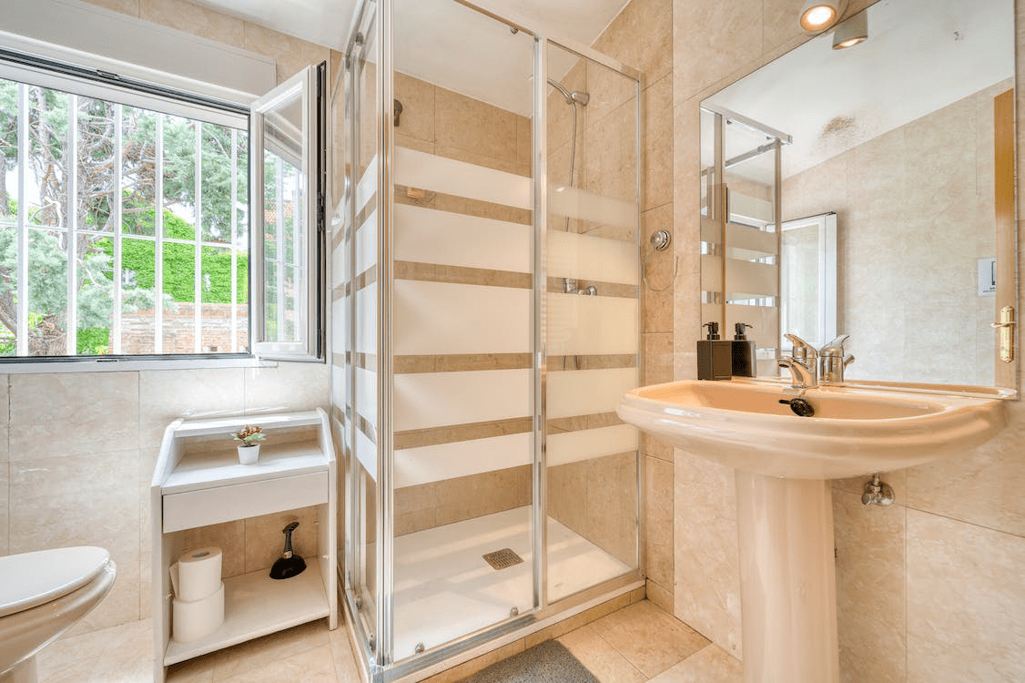 Bathroom With Minimal Interior Design