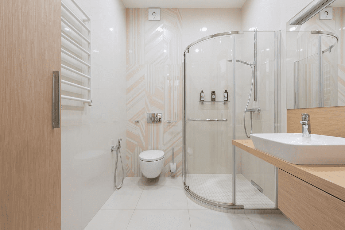 A reglazed white bathroom tiles